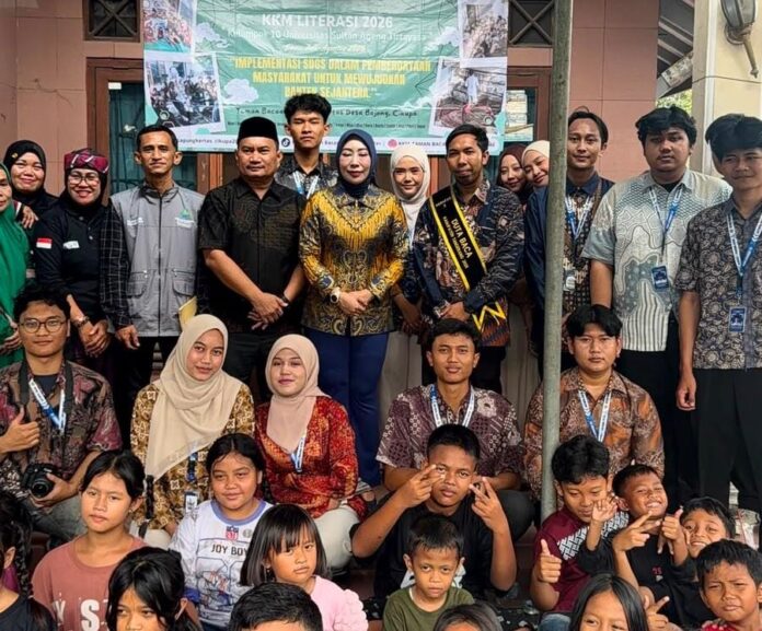 Anggota DPRD Kabupaten Tangerang, Sri Panggung Lestari, meresmikan Taman Baca Capung Kertas di Desa Bojong, Kecamatan Cikupa.